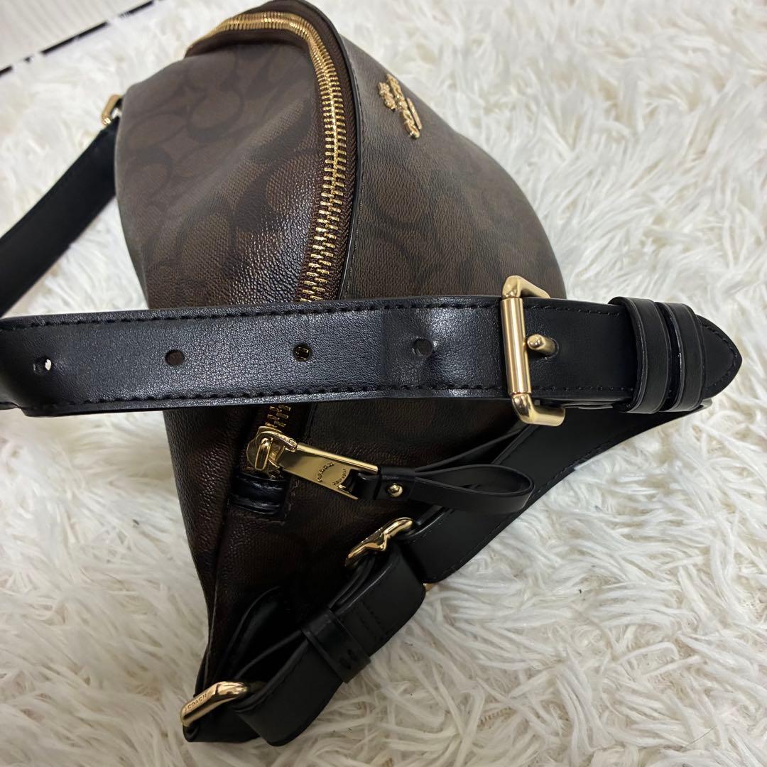 美品 コーチ ボディバッグ ウエストポーチ シグネチャー PVC レザー