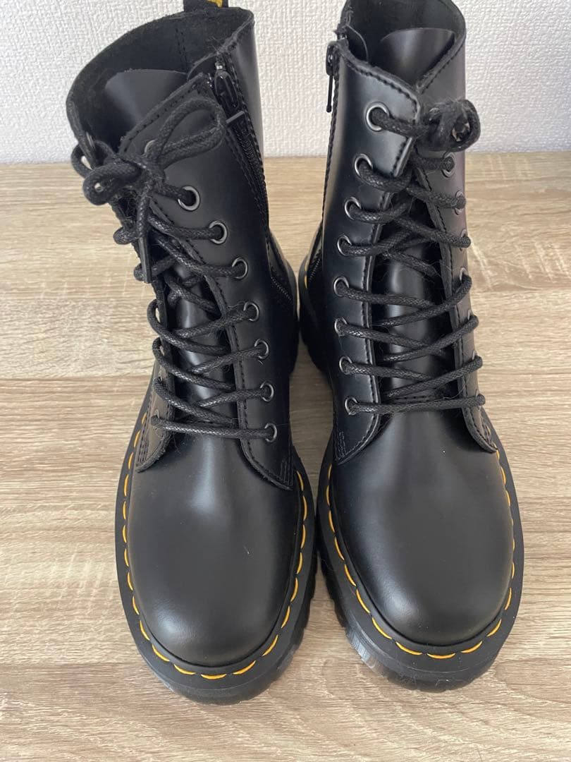 未使用新品　正規品ドクターマーチンDr Martens JADON８ホールUK6