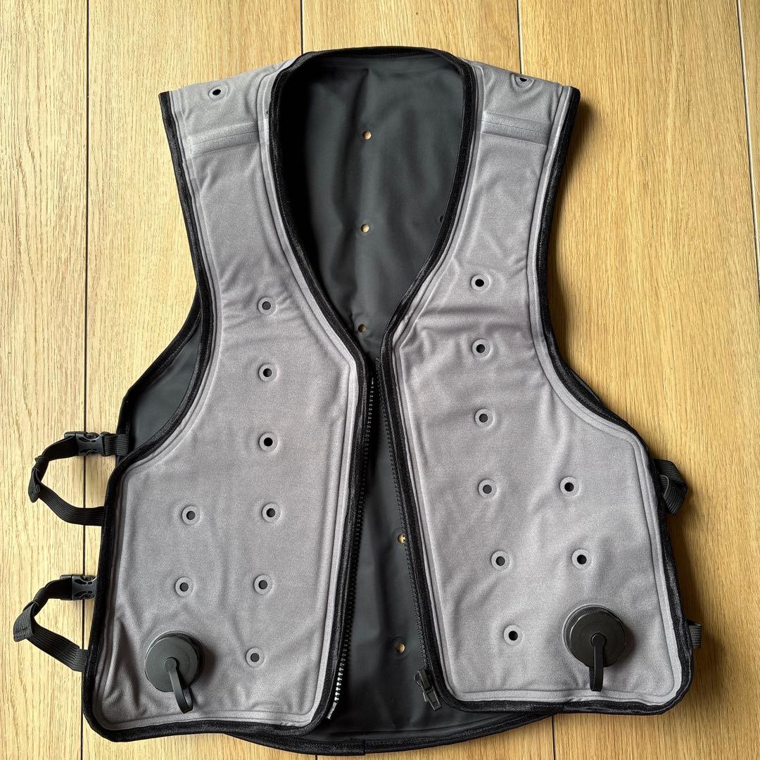 気化熱冷却ベスト　クールベスト フリーサイズ　グレー Amazon | [DAISHIN] ひんやり気化熱冷却ベスト フリーサイズ 電源不要