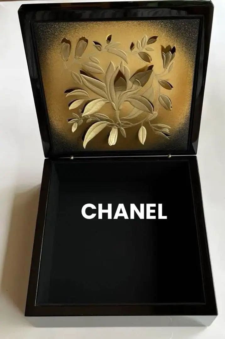 CHANEL コフレキットの木製小箱 ヴァニラペーパーアート付き