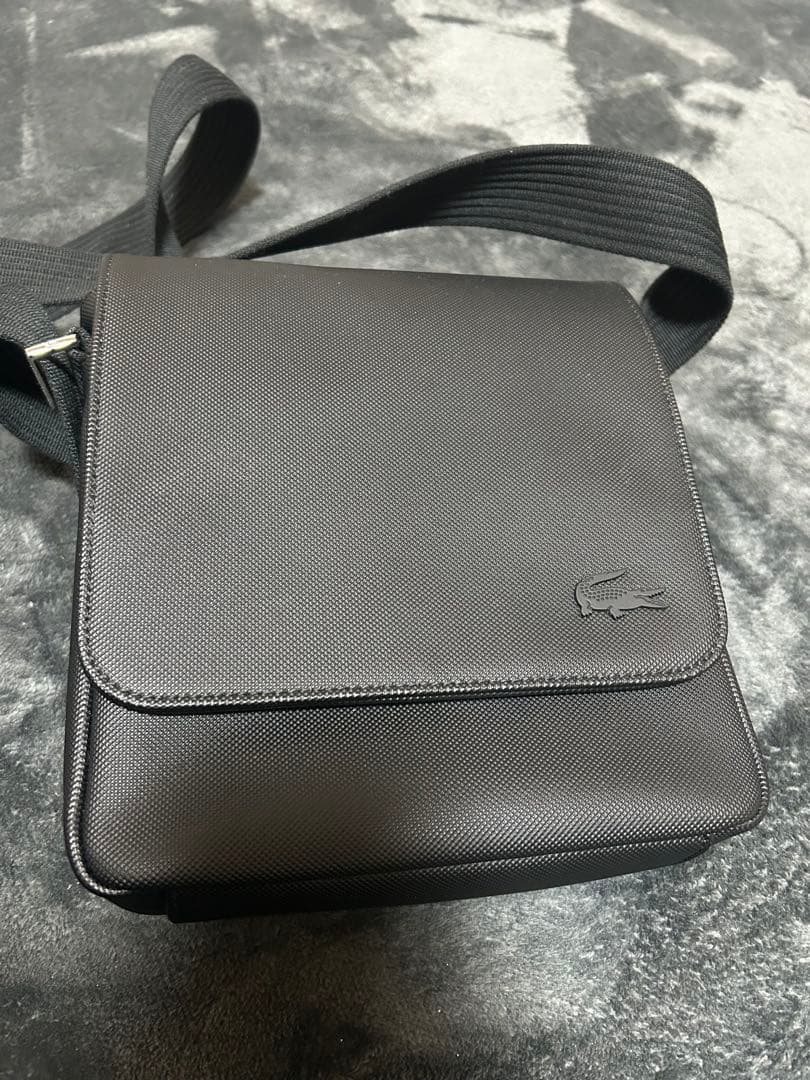 メンズクラシック スリムフラップサッチェルバッグ ラコステカバン