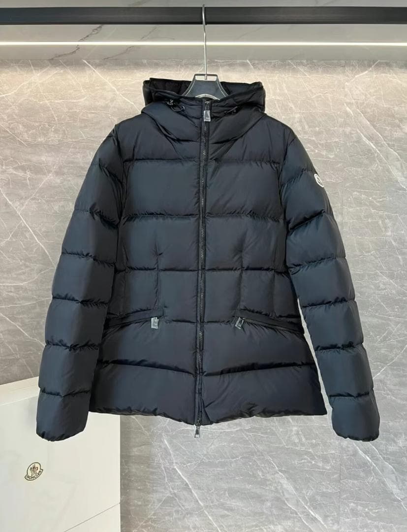 ✨人気✨ MON☆CLER ブラックダウンジャケット フード付き