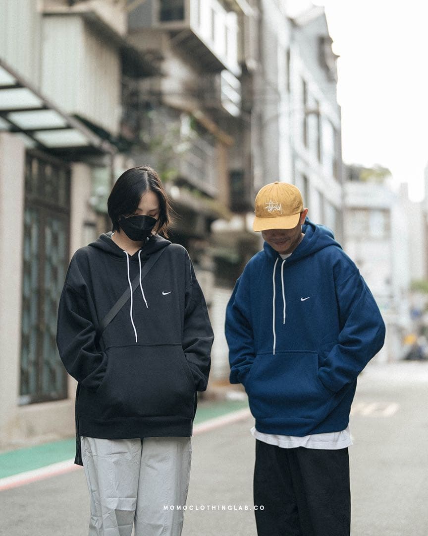 NIKE ソロスウッシュ ブラックパーカー - メルカリ