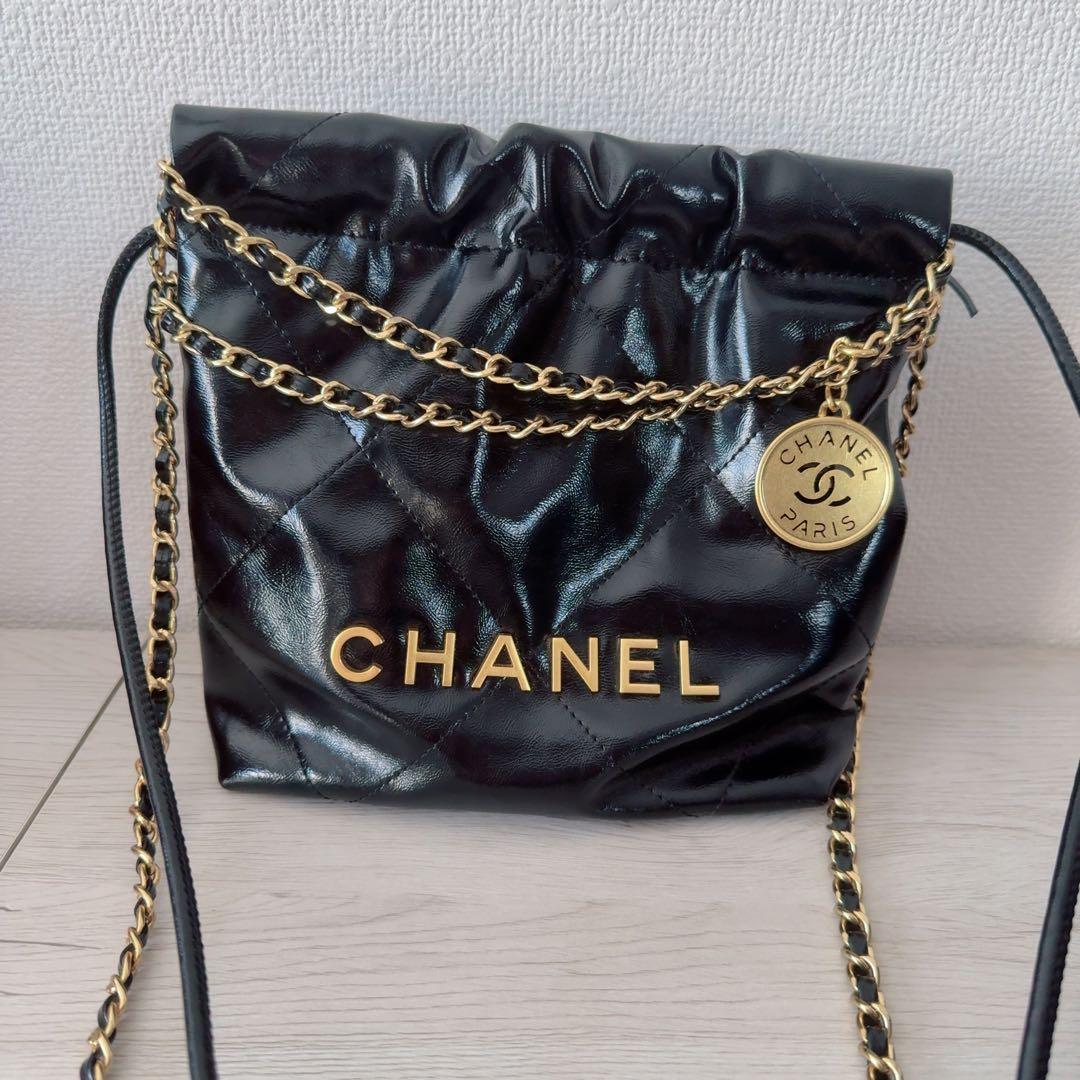 CHANEL ブラックレザー ノベルティ ショルダーバッグ 22