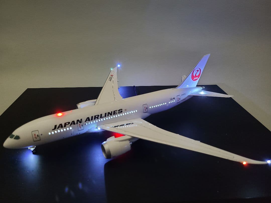 JAL Boeing 787-8 LED仕様 完成品 JALUX B787-8 JAL 日本航空 JA847J 1/200 ※組立式・プラ製 [BJQ2063]