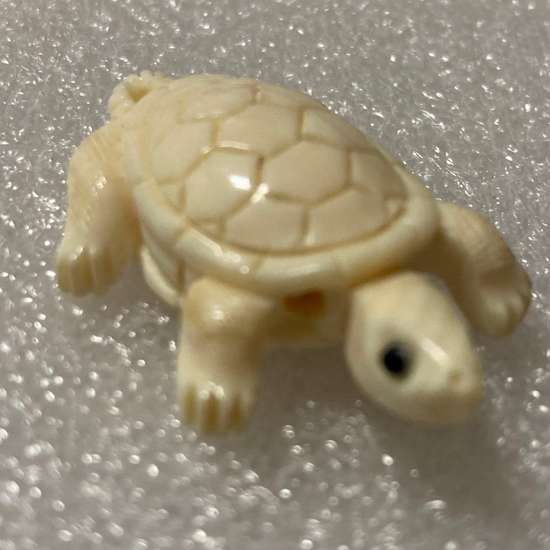 極上天然素材　亀　彫刻　根付　提げ物 Amazon.co.jp: 獅子根付広之作腰提印籠彫刻時代物提げ物置物在銘古い古