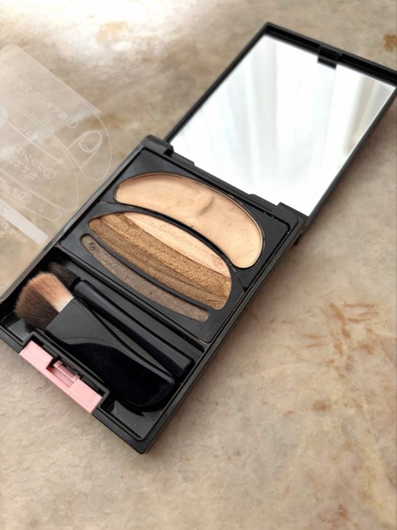 オーブ クチュール ブラシひと塗りシャドウ 564 ブラウン系 - メルカリ