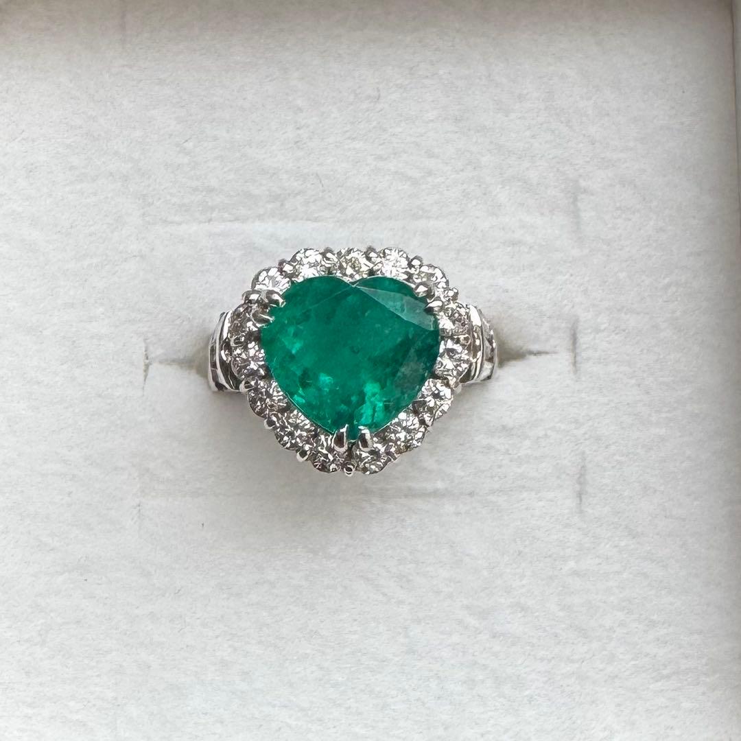 エメラルド　指輪