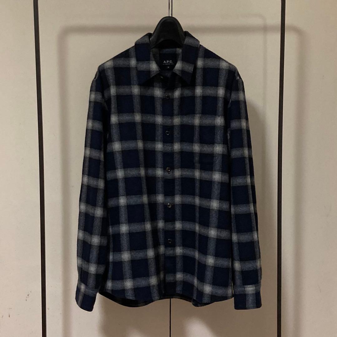 APC　アーペーセー　オンブレチェックシャツ　Mサイズ　Lサイズ相当 ルーマニア製 A.P.C. アーペーセー チェック マチ付き ウールシャツ 紺