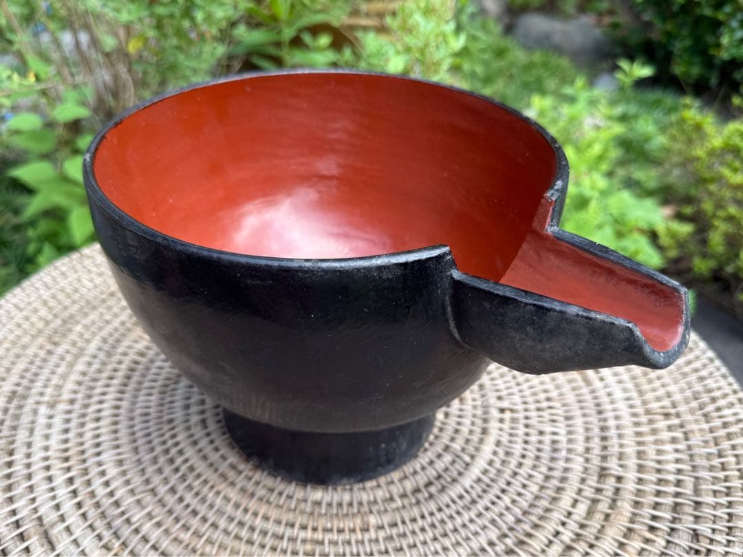 京都　アンティーク　伝統的な漆器ボウル 注ぎ口付き 京都 アンティーク 伝統的な漆器ボウル 注ぎ口付き