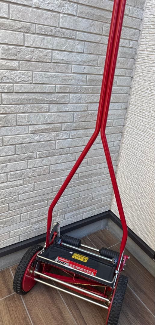 バロネス手動式芝刈り機　LM4D 楽天市場】バロネス 手動式芝刈り機 LM4D プロ用刃物を搭載した家庭用