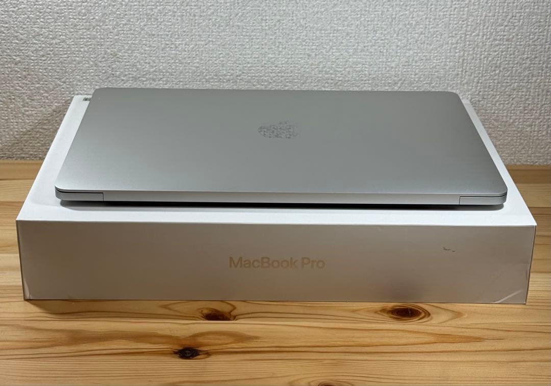 MacBook本体 MacBook Pro 13 2020 Touch Bar i5/8/500
