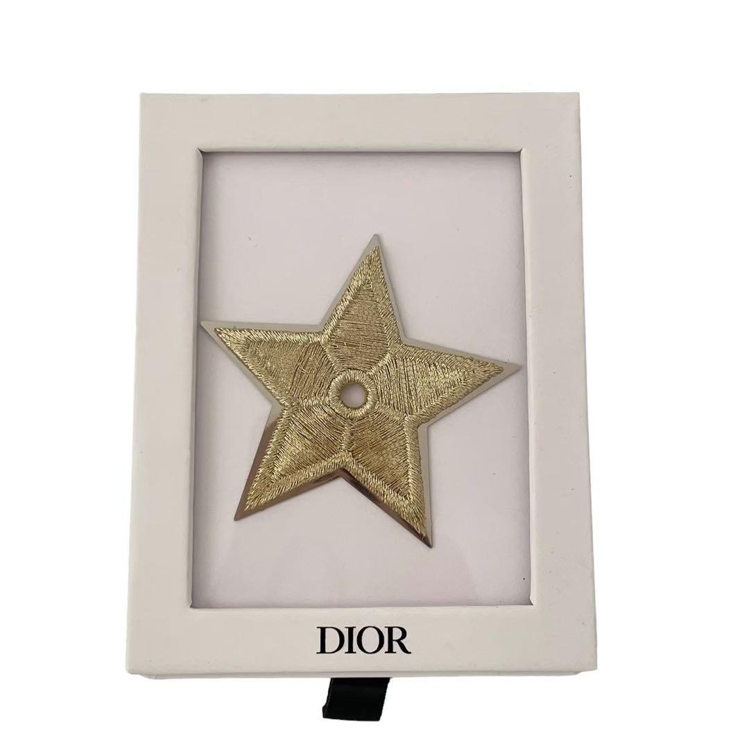 DIOR ディオール ノベルティバッチ 金 ブローチ 星 レディース - メルカリ