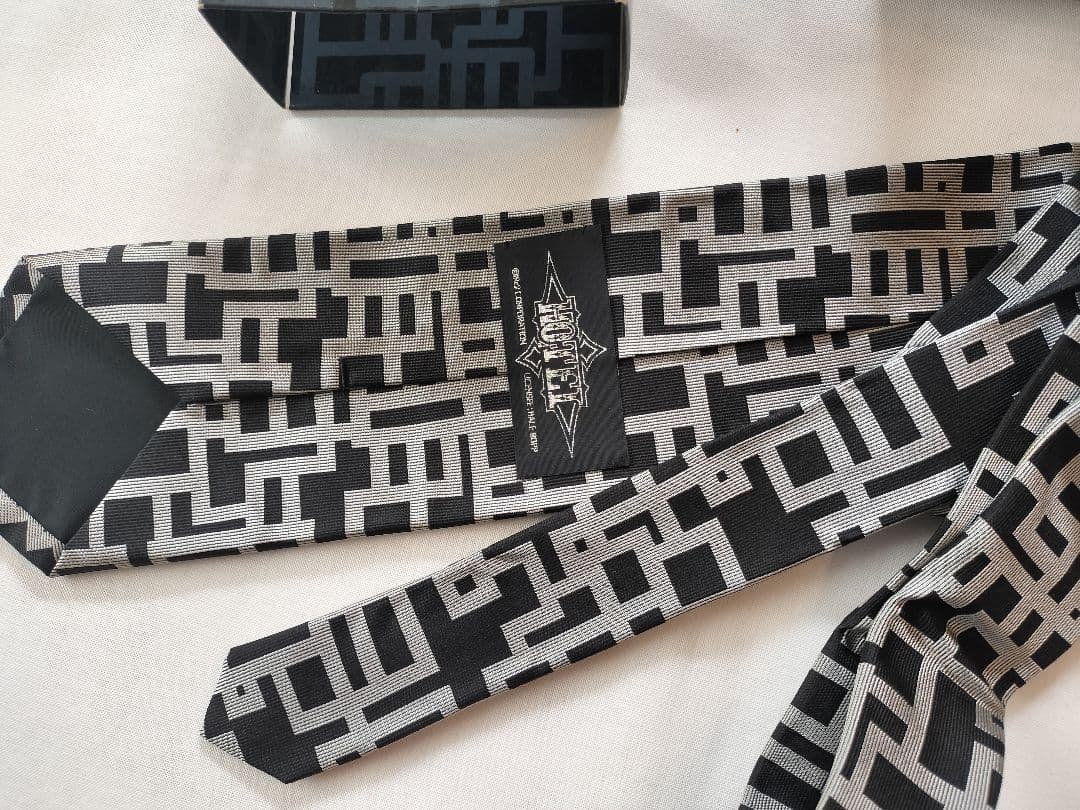 布袋寅泰 幾何学模様ネクタイ】ほぼ新品 ギタリズム ツアーグッズ