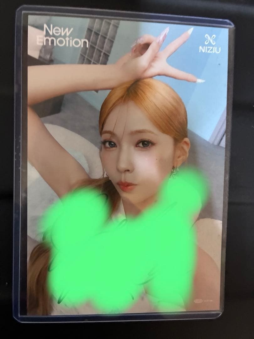 New emotion NiziU マユカ 直筆サイン