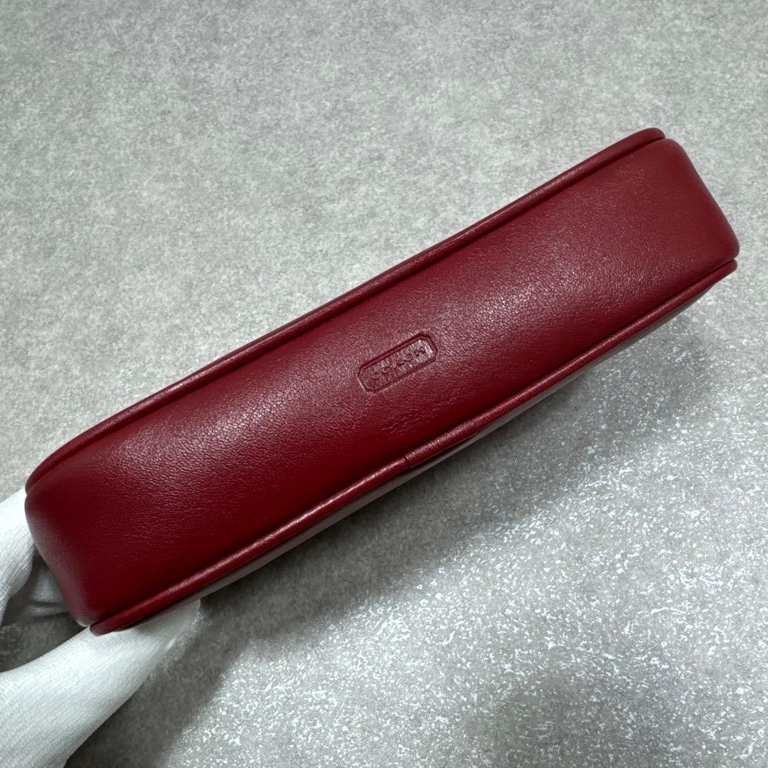 COACH オールドコーチ レザー レッド ポーチ 小物入れ 刻印ロゴ - メルカリ