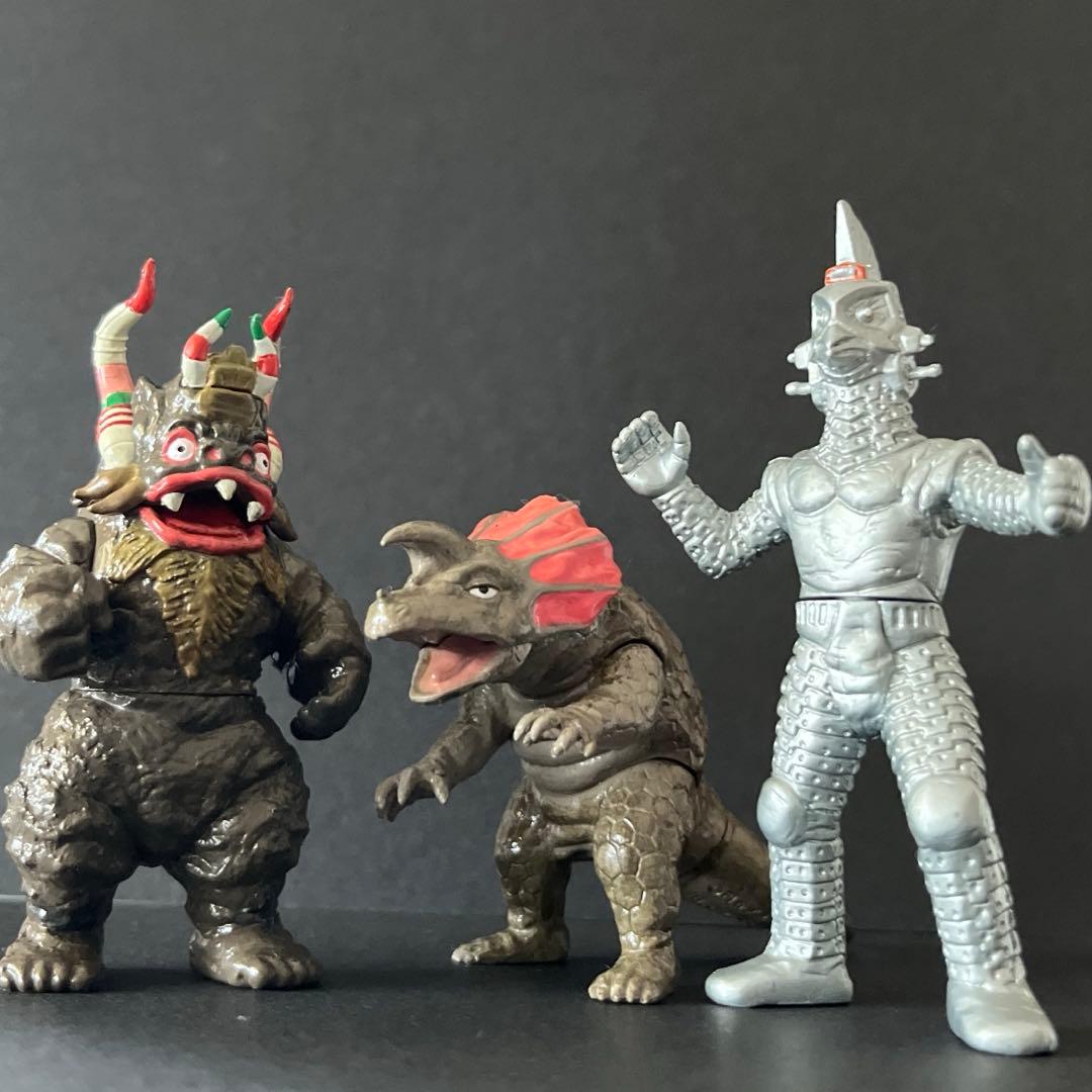 ガシャポンフィギュア ウルトラセブンに登場のカプセル怪獣3体セット