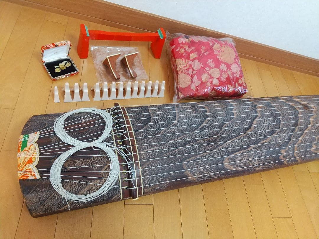 【金蒔絵入り】高級 和琴 お琴 13弦琴 お筝 和楽器 弦楽器 付属品多数
