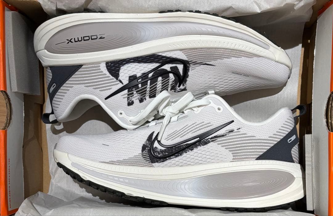 ナイキ ボメロ18 RUN 27.0cm