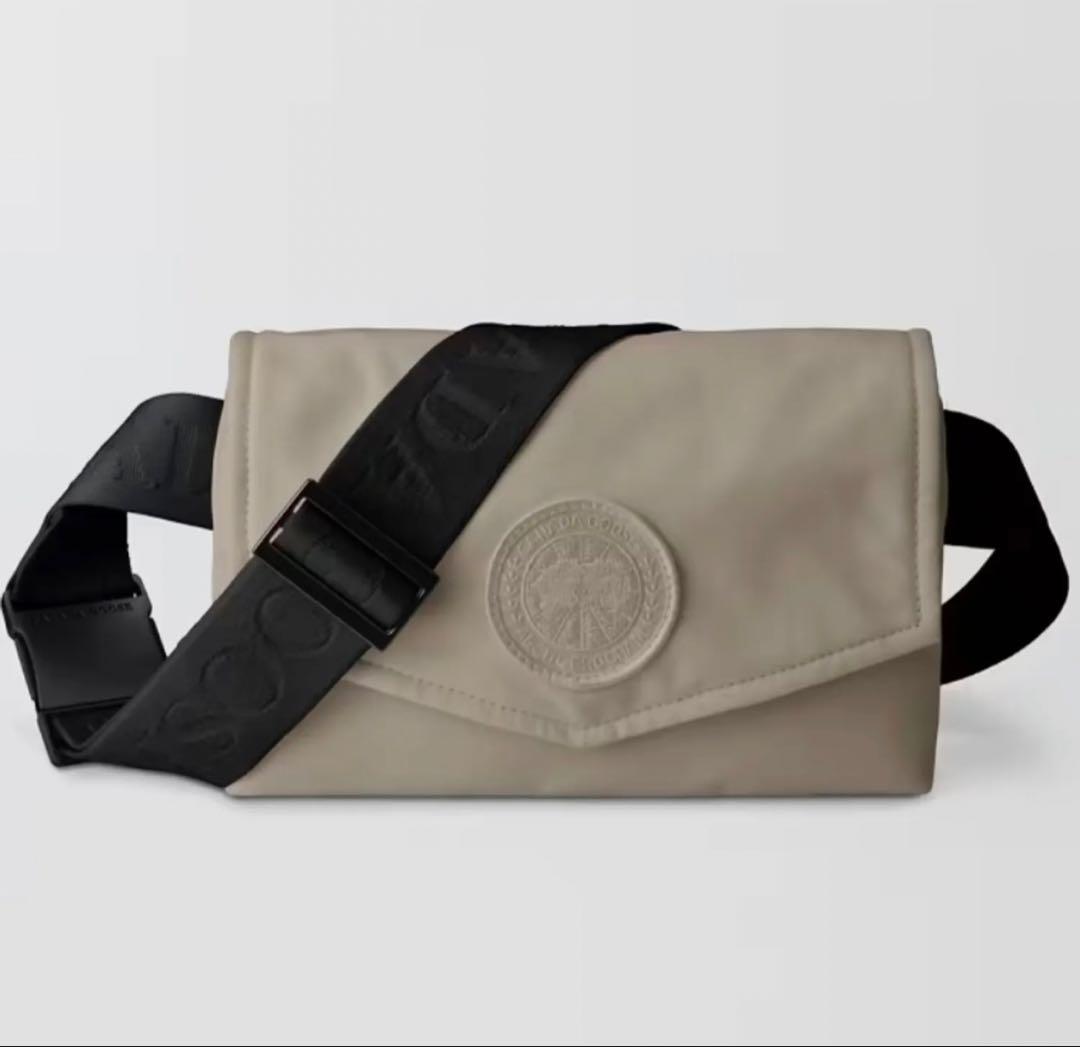 美品　カナダグース　ショルダーバッグ　ウエストポーチ　ボディーバッグ　ベージュ系