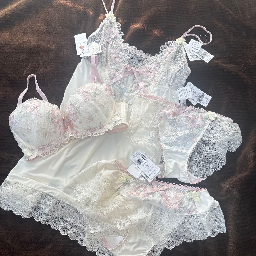 a*e様 ☆年末年始sale☆リサマリ E70 レースショーツM2枚 スリップM