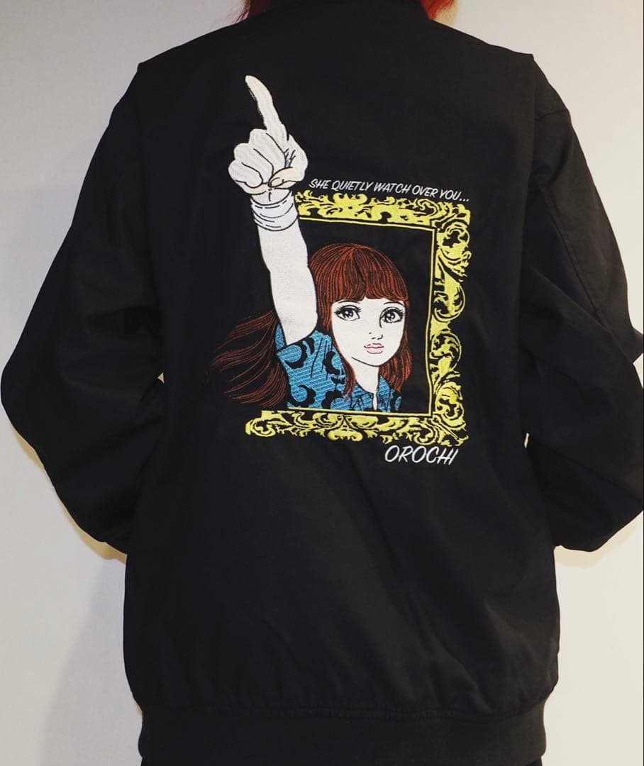 楳図かずお　おろち50周年記念　刺繍ブルゾン　Sサイズ　新品未開封　希少品 楳図かずお おろち50周年記念 刺繍ブルゾン（背面） | - Japaaan