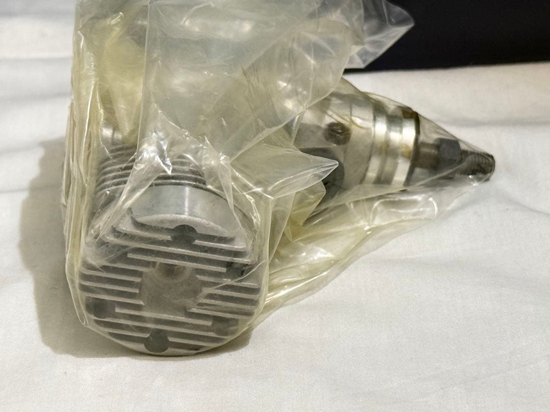 値下げ中☆O.S. MAX61VPラジコン飛行機エンジン＆KATOプロペラセット