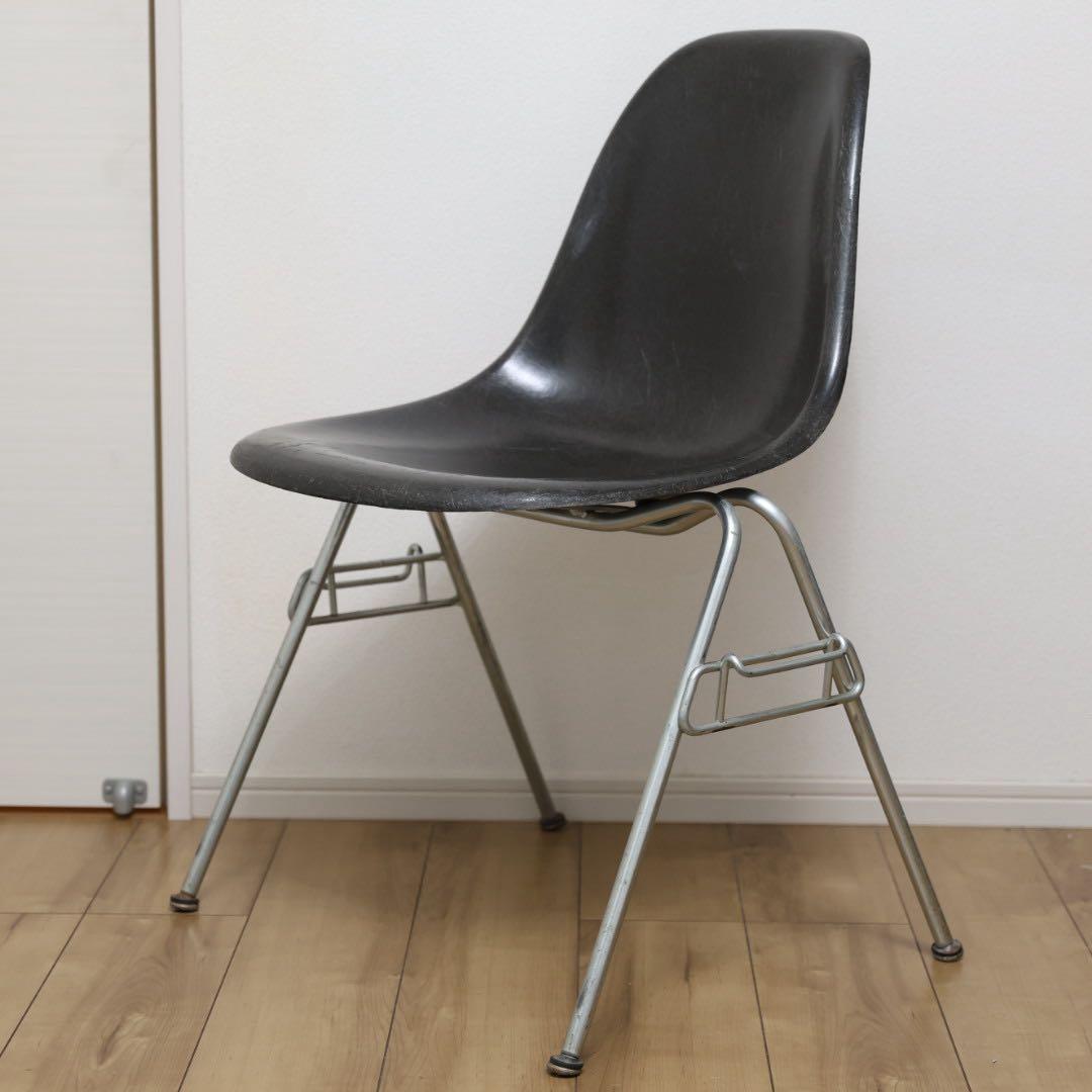 イームズ　サイドシェルチェア　ブラック　スタッキングベース　ハーマンミラー
