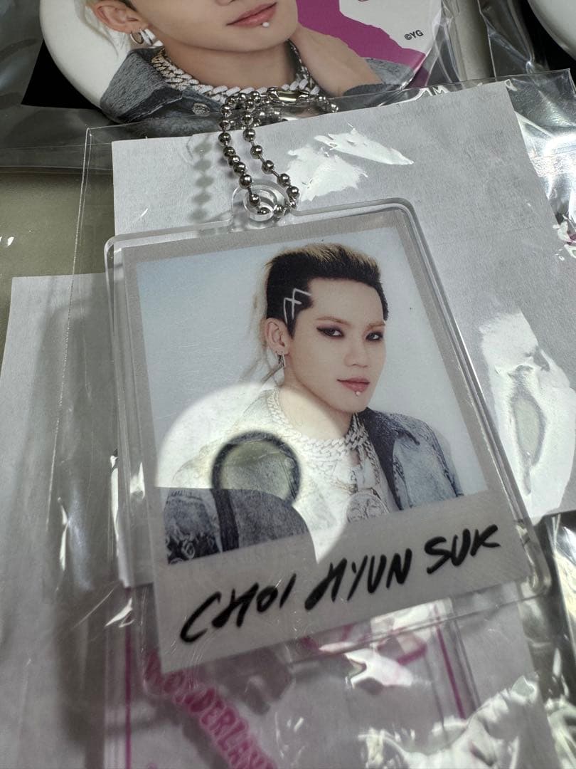 TREASURE ヒョンソク 缶バッジ アクリルキーホルダーアクスタ まとめ