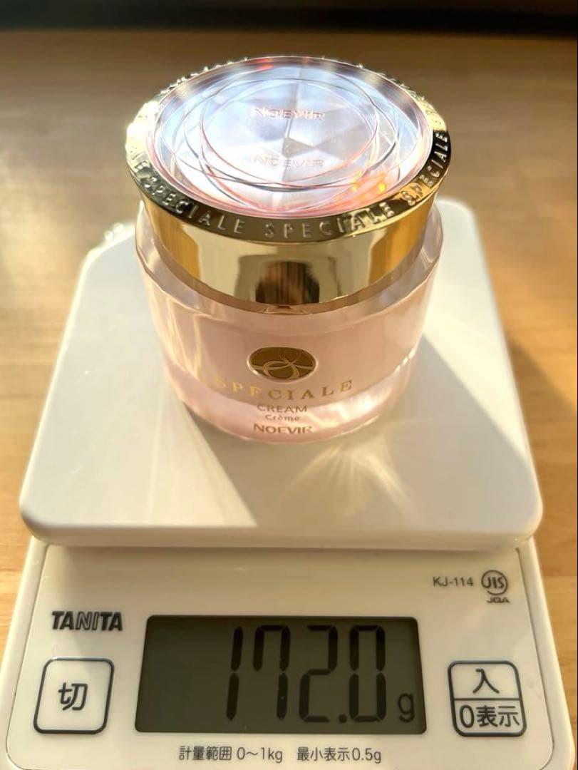 ノエビアスペチアーレ薬用クリーム　容器込み172g