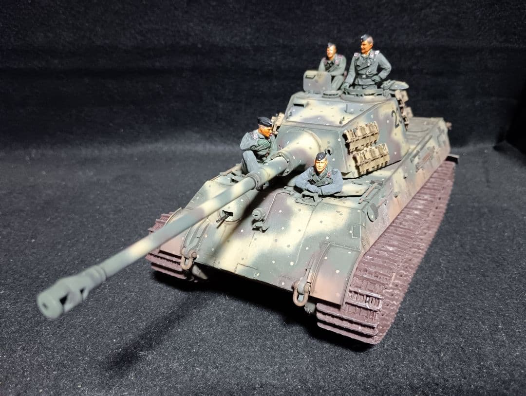 アカデミー1/35キングタイガー完成品