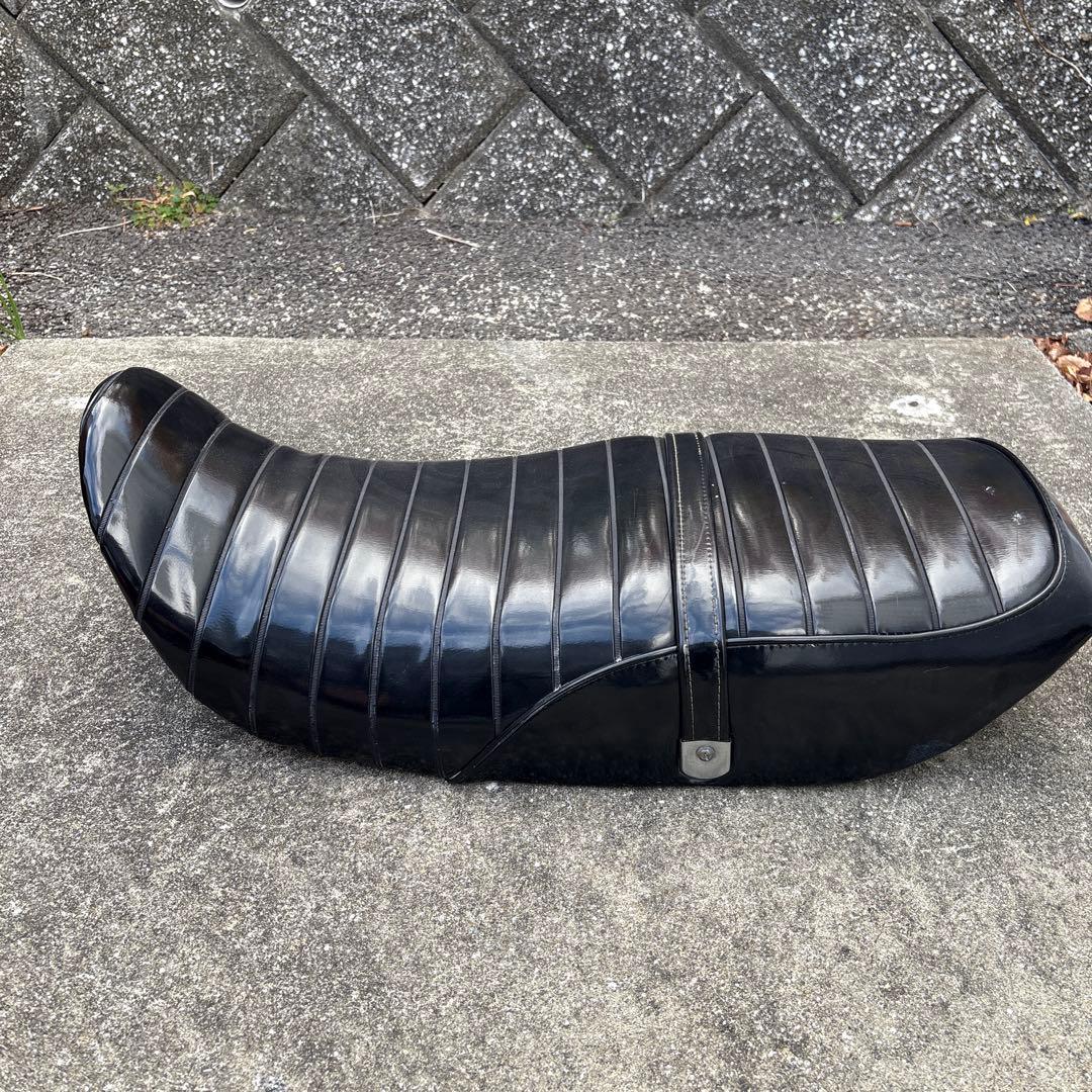 GPZ400F黒 スリムシート 合成皮革 楽天市場】GPZ400F 黒皮 タックロールシート : カスタムパーツ DJ