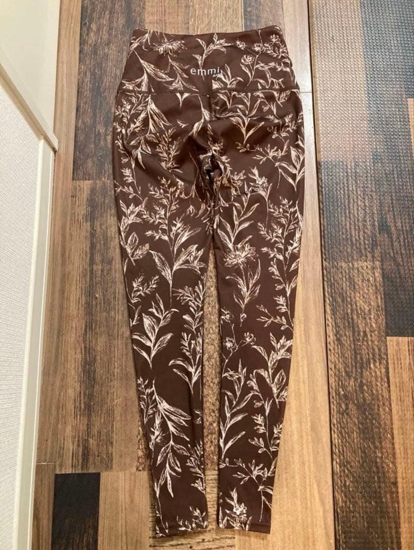 emmi yoga aya コラボ レギンス トップス セット ボタニカル - メルカリ