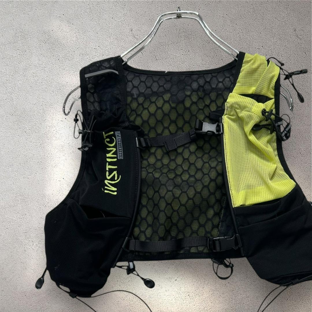 instinct evolution trail vest 7L トレランザックの通販はau PAY