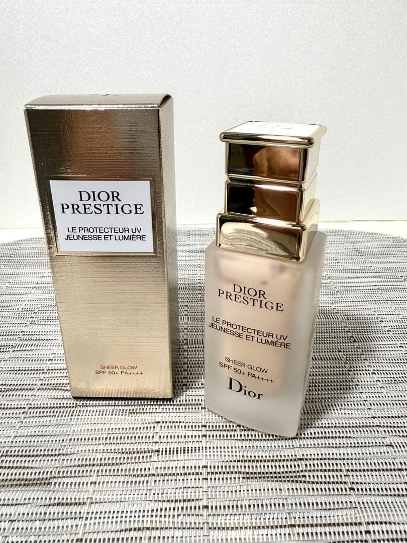 ディオール　プレステージ　ホワイト　ル　プロテクター　UV ルミエールシアグロー
