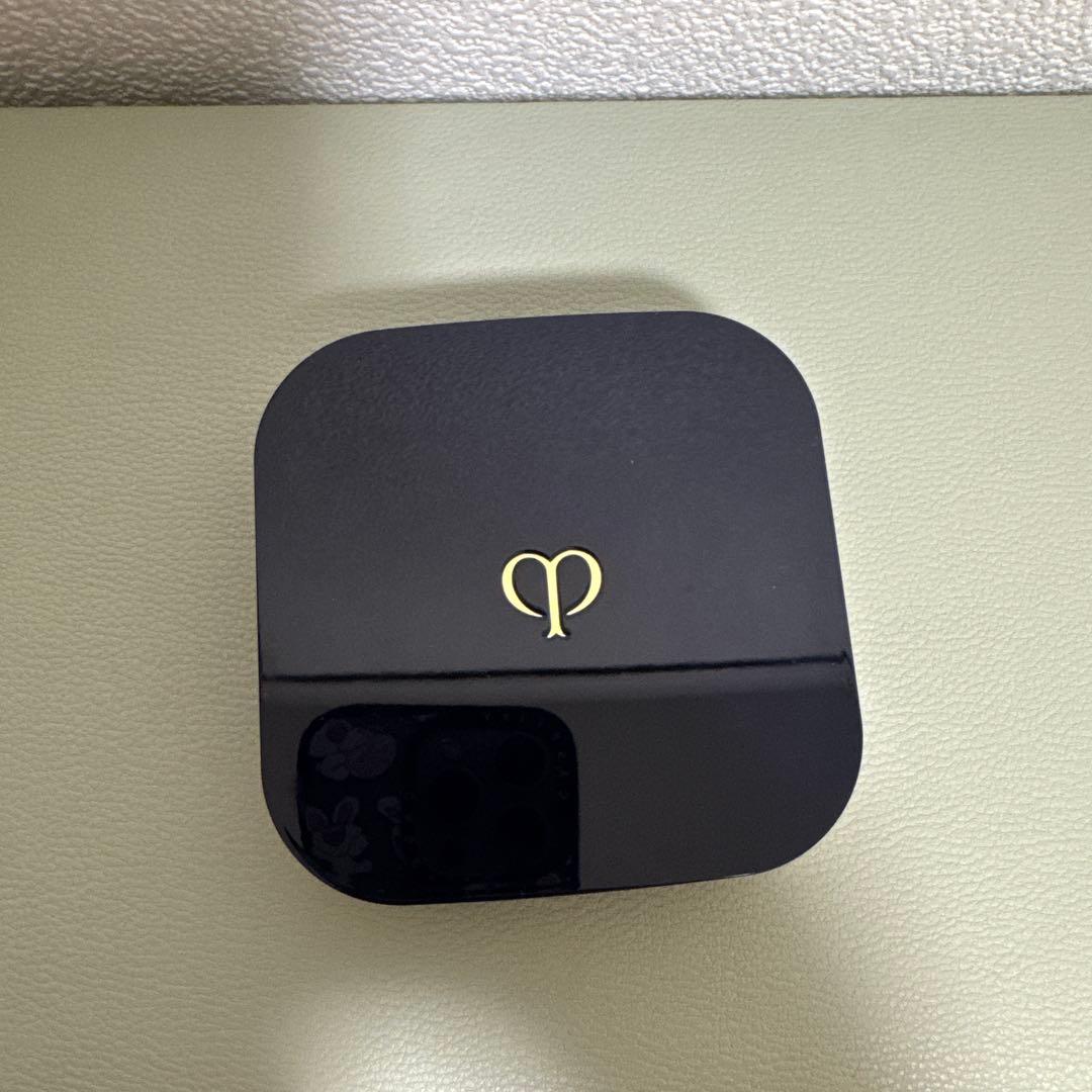 ★値下げ★クレドポーボーテ　タンクッションエクラルミヌ　オークル00 ケース付き