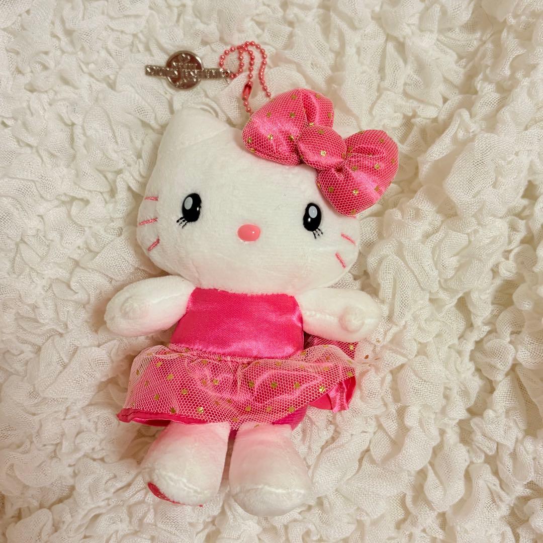 美品】USJ 限定 ハローキティ ぬいぐるみキーチェーン - メルカリ