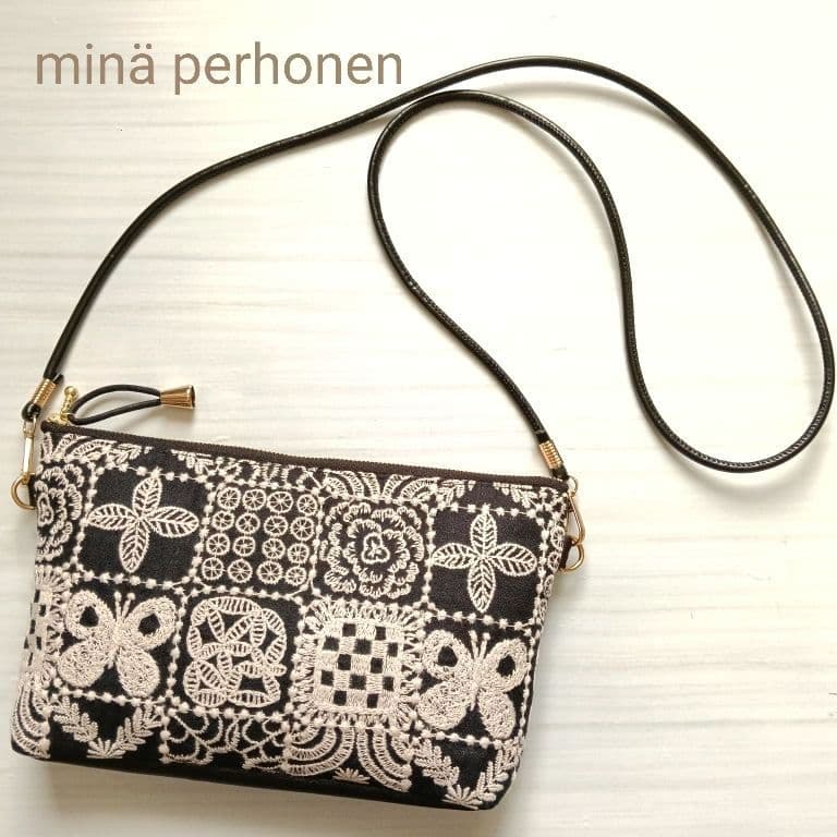 ミナペルホネン スマホゆったりポシェット フォレストタイル ダーク