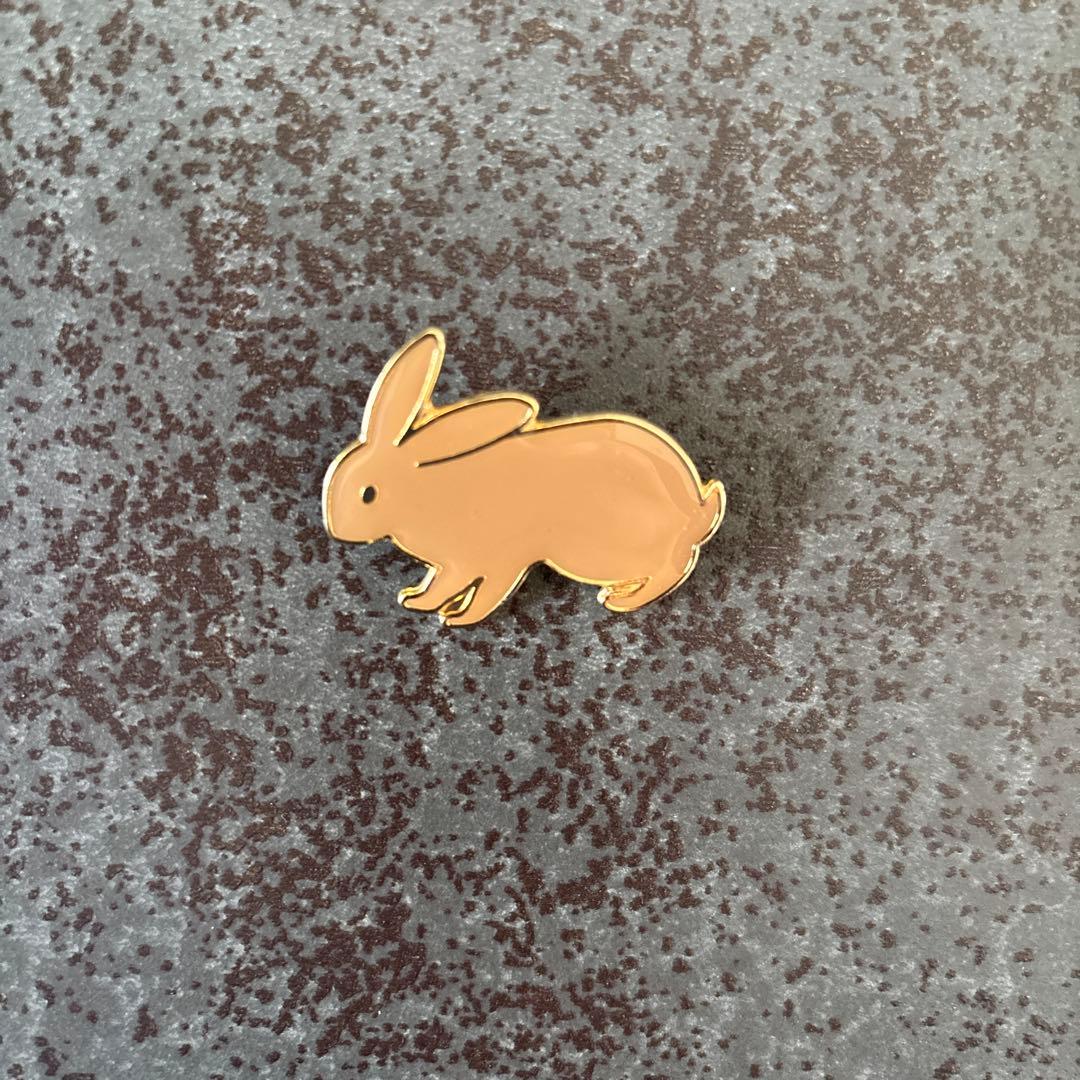 ミナペルホネン うさぎ ブローチ ブラウン - メルカリ