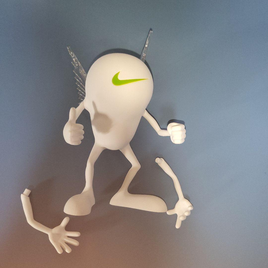 NIKE keynuts フィギュア　メディコムトイ　ホワイト MEDCOM TOY(メディコム・トイ) × NIKE(ナイキ) の歴代コラボレーション