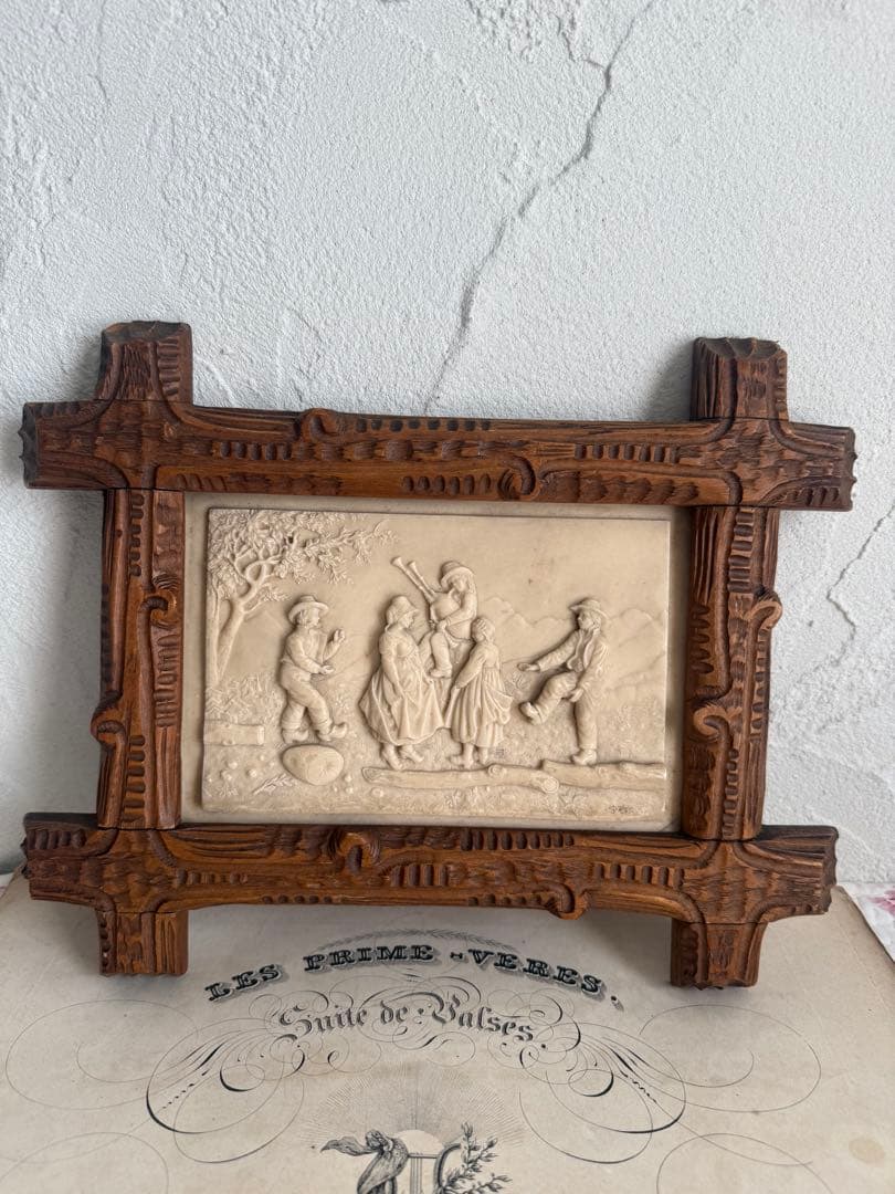 フランスアンティーク　鍾乳石のレリーフ　木彫りのフレーム