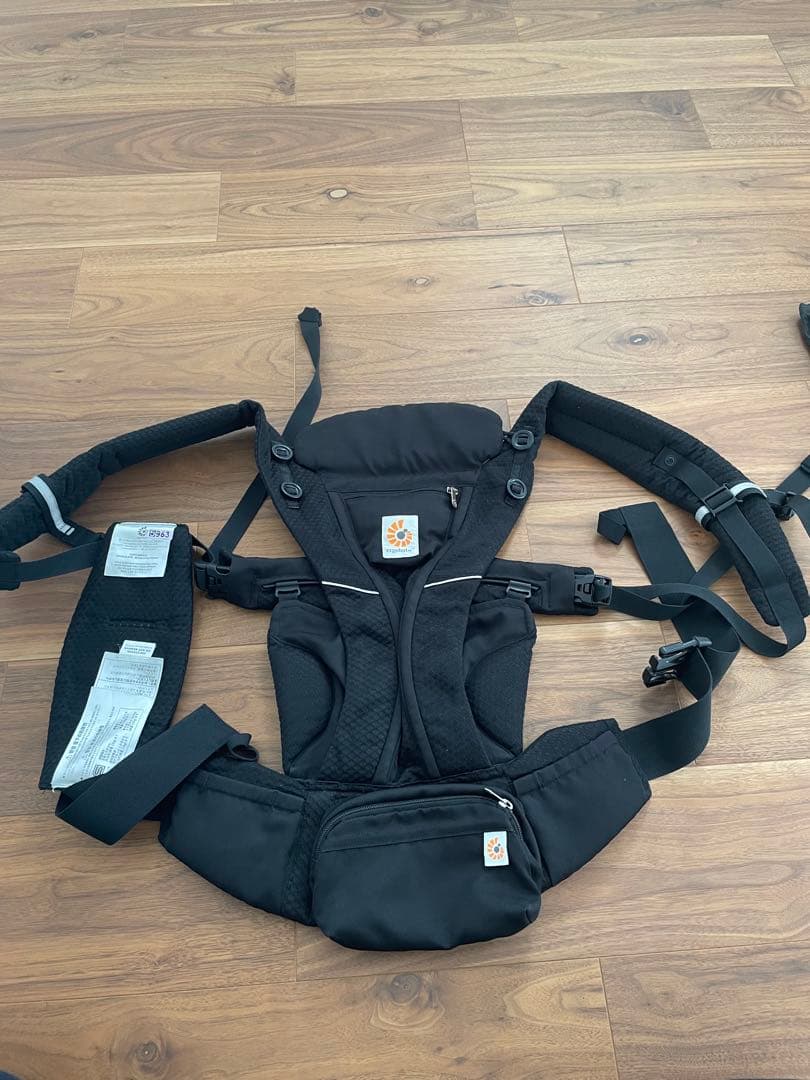 【クリーニング済】エルゴベビー オムニブリーズ 抱っこひも　保護ベルト　カバー付