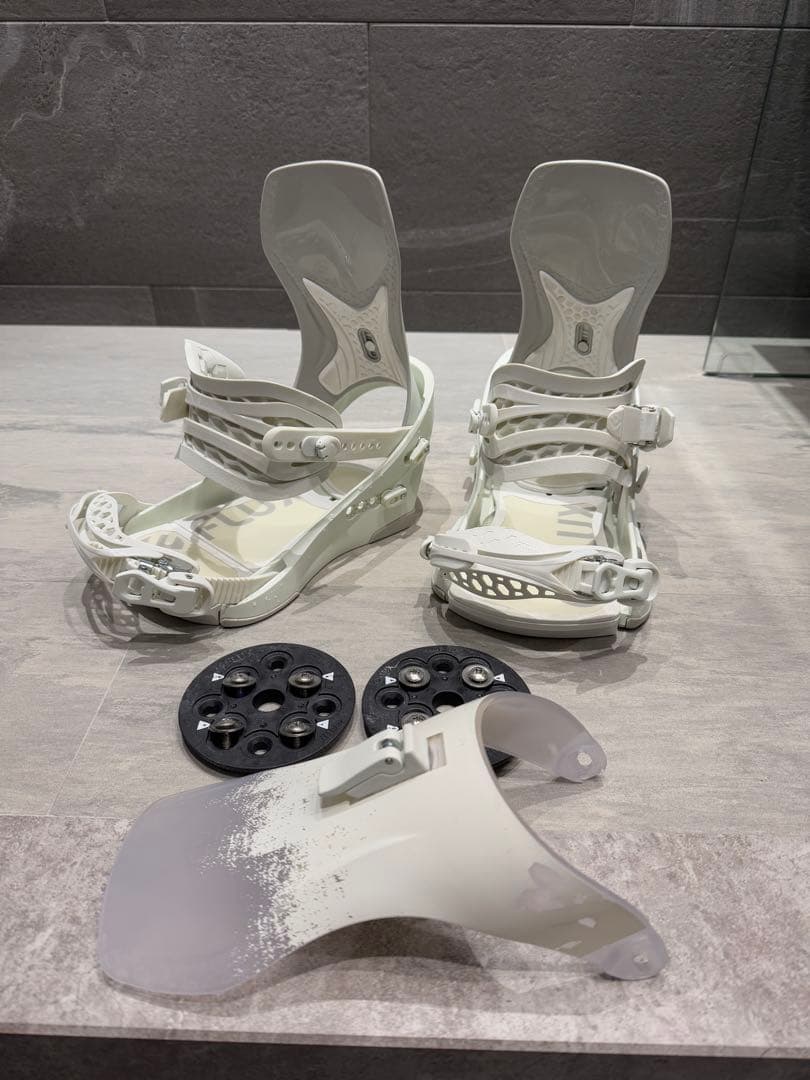 シロネコ　FLUX 21-22 CV バインディング　mサイズ FLUX フラックス CVG スノーボード バインディング ビンディング ユニ