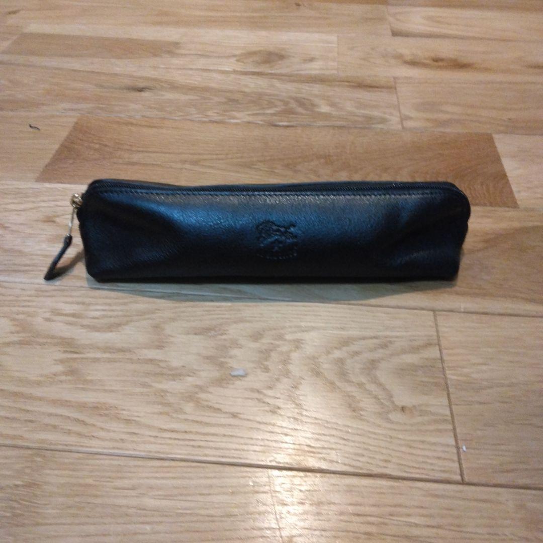 黒いレザーペンケース IL BISONTE