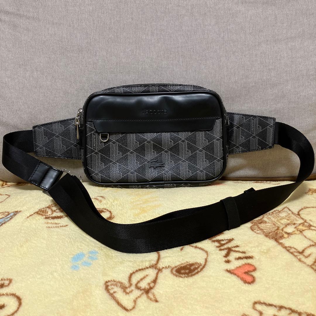 LACOSTE ボディバッグ モノグラム ブラック LACOSTE（ラコステ） ザ ザ ブレンド モノグラムプリント ボディバッグ