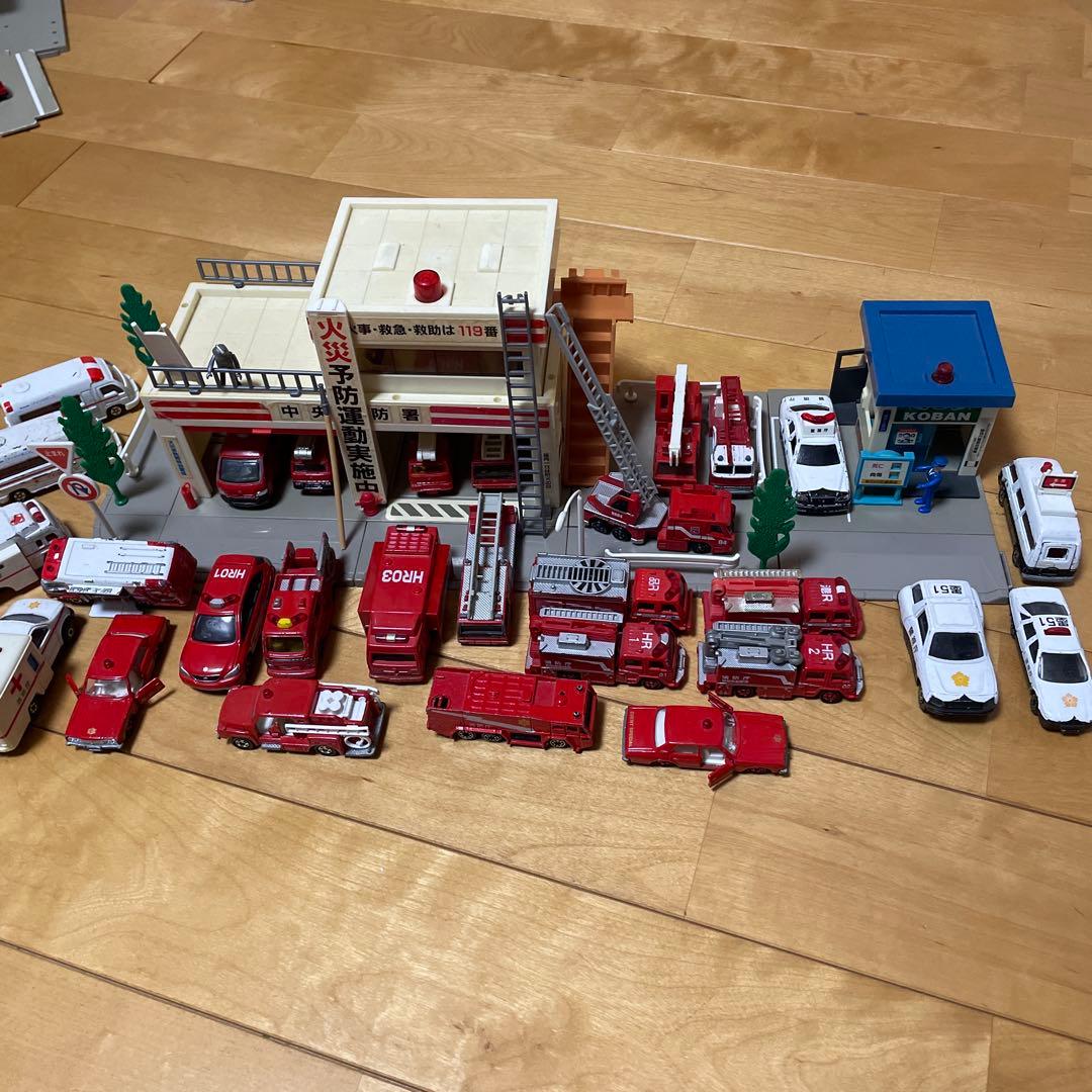 廃盤　トミカタウン消防署、交番、トミカまとめ売り