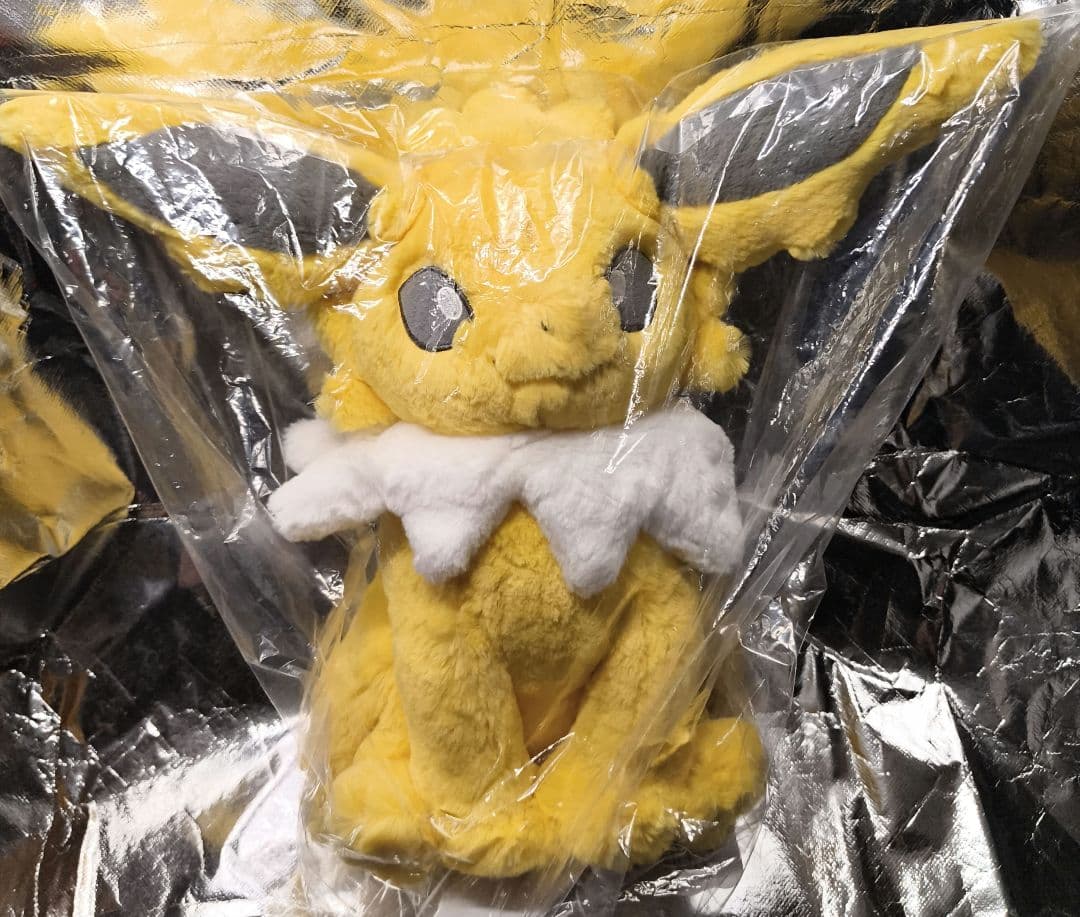 未使用】ポケモンセンター限定 ふわふわ抱きぬいぐるみ サンダース