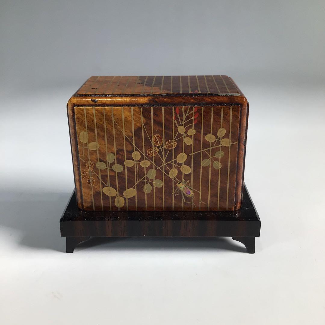 Ｎ１３９　香合　『蒔絵師　池端秀斉作』『鈴虫蒔絵』『虫籠香合』　共箱　茶道具