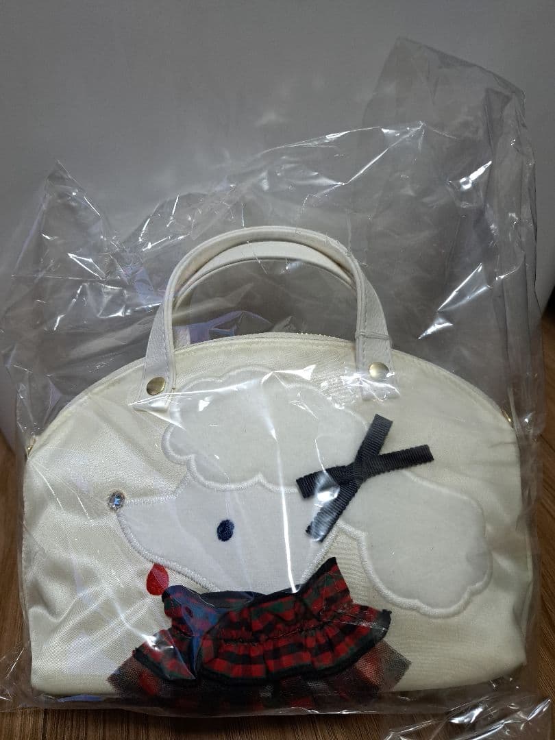 ファミリア×Bibiy 　ミニバッグ赤とハンドストラップセット　新品未使用 再販売日が決定】Bibiy.×familiar 初のコラボレーションアイテムが登場