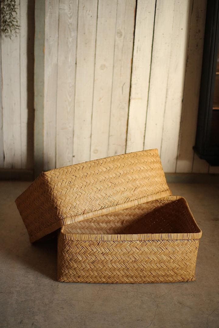状態良く形の綺麗な古い竹編みの収納かご　行李　竹籠　篭　古道具 状態良く形の綺麗な古い竹編みの収納かご 行李 | denbee 古道具